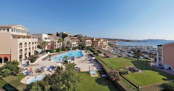 Pool - Homerez - Apt near beach & pool (Six-Fours-les-Plages)