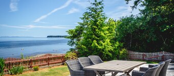 Large Oceanfront House with Hot Tub!