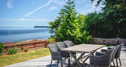 Large Oceanfront House with Hot Tub!