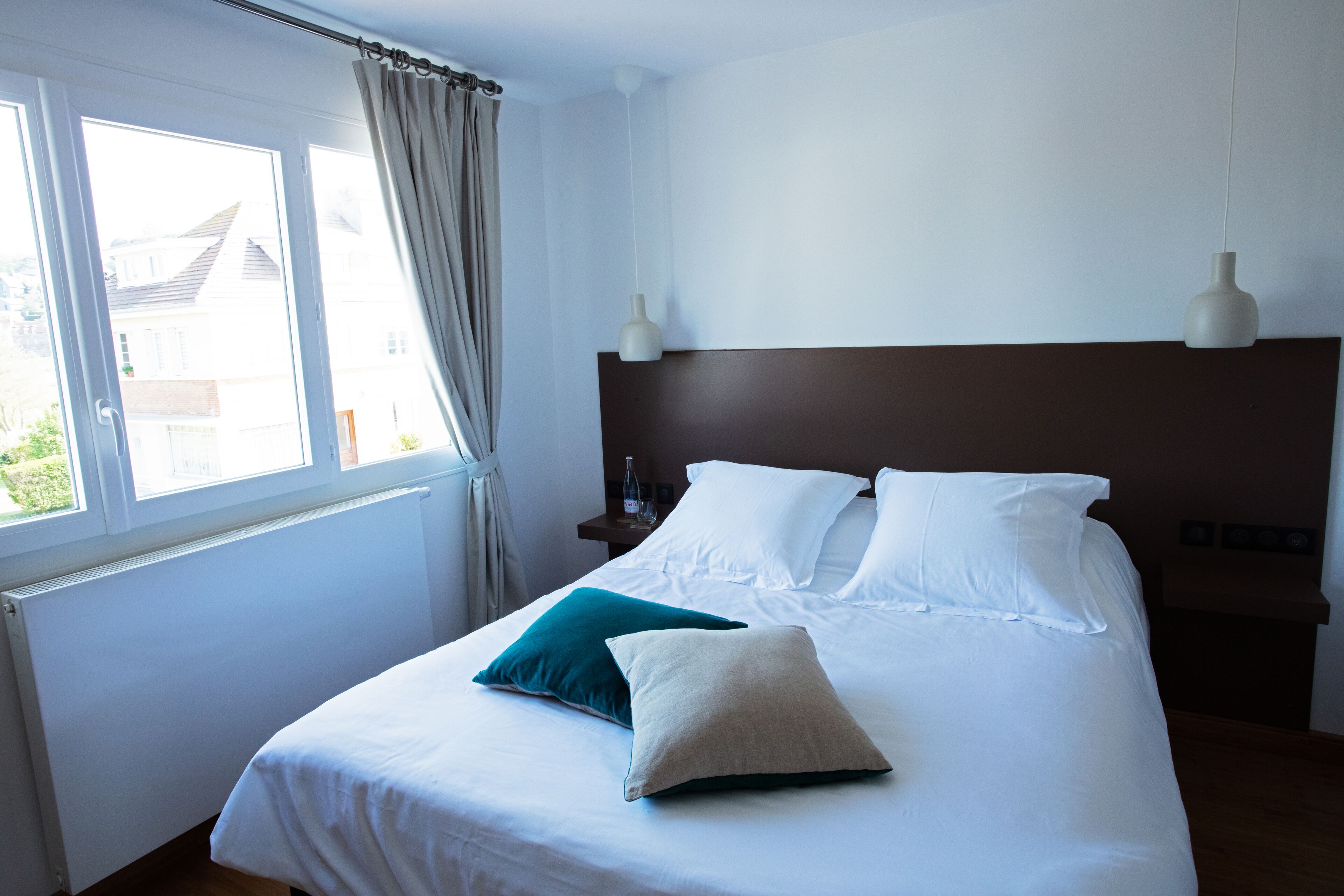 double room (chambre 8) | individually decorated, individually furnished, desk, free wifi