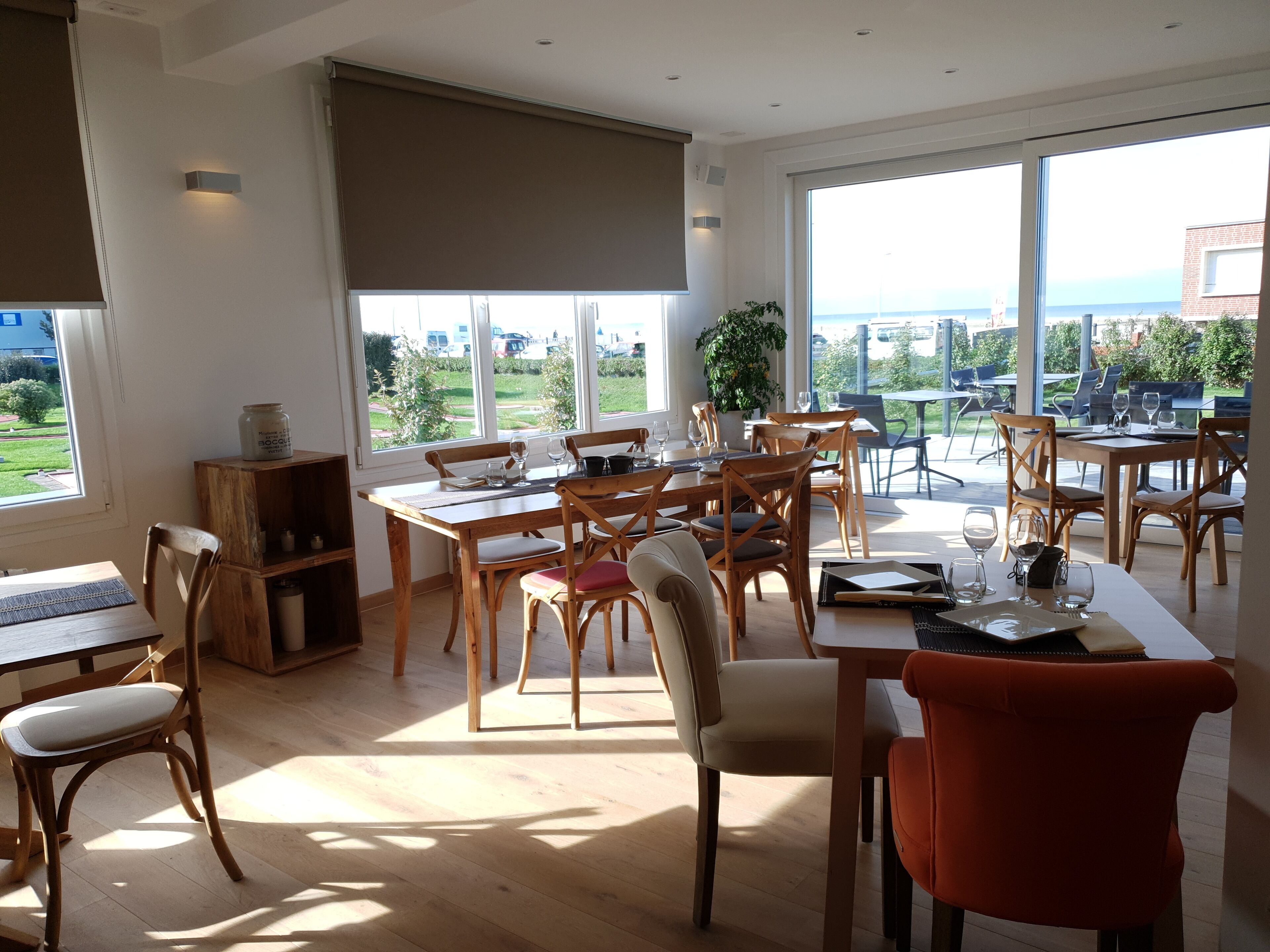 daily buffet breakfast (eur 1 per person)