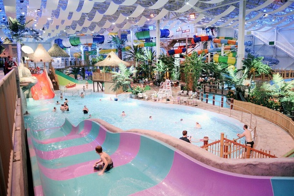 Valcartier Bora Parc, the largest indoor aquatic activity centre in Canada, about 40 minutes by car !
Le Bora Parc Vacartier, le plus grand centre intérieur d'activités aquatiques au Canada, à environ 40 minutes en voiture !