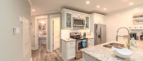 Micro-ondes, four, plaque de cuisson, lave-vaisselle