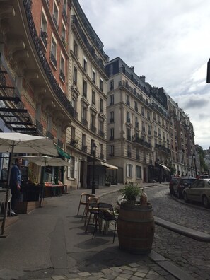 Exterior - Charming Apartment w Great Paris View! (Paris)