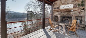 Fontana Lake Lodge - Free Railroad Passes - Palatial Cabin w/ Gorgeous Views-