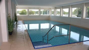 Innenpool, beheizter Pool