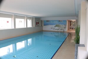 Indoor pool, a heated pool - Family friendly apartment with 2 bedrooms, terrace and swimming pool (Duhnen)