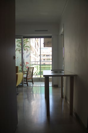 Interior - Charming 2-room renovated with large terrace open view in Cannes (Cannes)