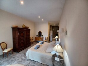 4 室のベッドルーム、アイロン / アイロン台、旅行用ベビーベッド、WiFi (無料)