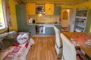 2 bedrooms, in-room safe, iron/ironing board, free WiFi