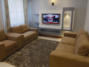 TV - ESTERINA SUITES - B3 (LANGATA)