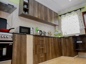 Microwave, cookware/dishes/utensils - ESTERINA SUITES - B3 (LANGATA)