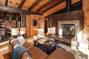 Smart TV, fireplace, DVD player, stereo