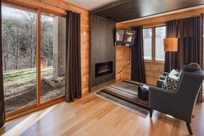 Smart-TV, Kamin, DVD-Player, Stereoanlage
