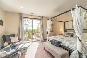 3 slaapkamers, een strijkplank/strijkijzer, wifi, beddengoed