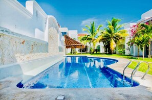 Pool - Superior Double Room King Size Bed (Playa del Carmen)