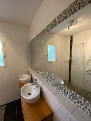 Bathtub