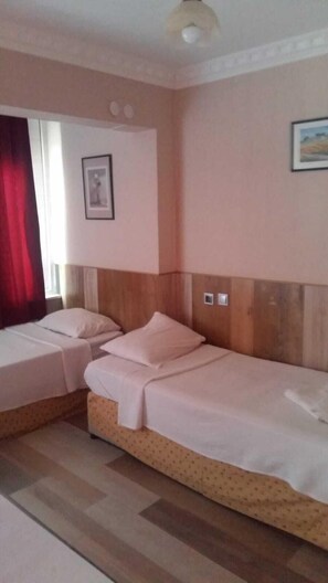 Standaard driepersoonskamer | Een minibar, gratis wifi