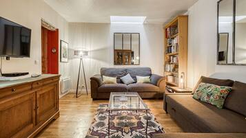 Televisie, boeken, een muziekbibliotheek en een stereo