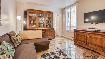 Televisie, boeken, een muziekbibliotheek en een stereo