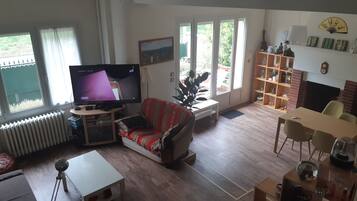 Télévision, cheminée