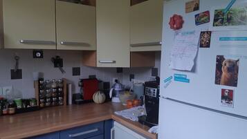 Micro-ondes, lave-vaisselle, cafetiĂšre/bouilloire