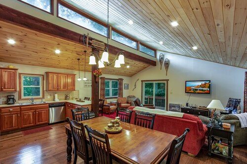 Pet Friendly! 'Sugar Ski Hideout'