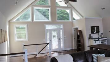 智能電視、電子遊戲、乒乓球設施、電腦螢幕