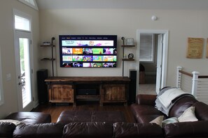 TV connectée, jeux vidéo, table de tennis de table, écrans d'ordinateur