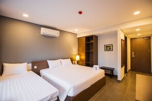 Minibar, Schreibtisch, kostenloses WLAN, Bettwäsche