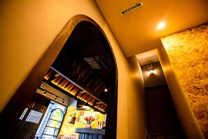 迷你吧、办公桌、免费 WiFi、床单