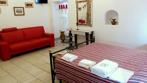 Quadruple Room | Blackout drapes, rollaway beds (surcharge), bed sheets - Villa Giulia (Boscotrecase)