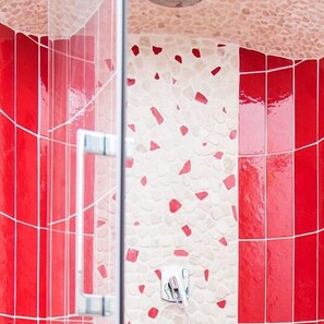 Quadruple Room | Bathroom shower