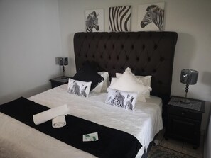 Room, 2 Bedrooms | Premium bedding, laptop workspace, soundproofing, iron/ironing board - Aloe Tree (Krugersdorp)