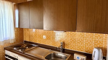 Frigorífico, horno, lavavajillas y hervidor eléctrico