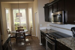 冰箱、微波炉、烤箱、炉灶