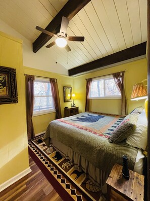 5 bedrooms, WiFi, bed sheets - Modern Cabin-in-the-Woods. Sleeps 16! (Sugar Mountain)