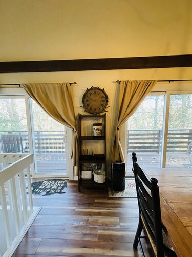 Modern Cabin-in-the-Woods. Sleeps 16!