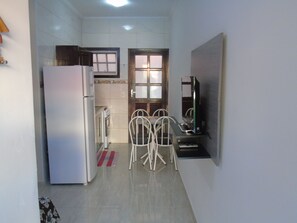 Geladeira, fogão, cooktop, torradeira