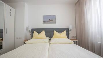 1 bedroom, desk, WiFi, bed sheets