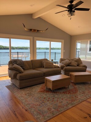 تلفزيون ذكي، ألعاب فيديو، مشغل دي في دي