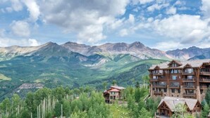A lodge with multiple floors, surrounded by mountains and greenery. - Penthouse At The Peaks 623 (Mountain Village)