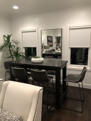 Dining - WE DARE YOU TO FIND A BETTER LOCATION IN SALT LAKE CITY! (Salt Lake City)