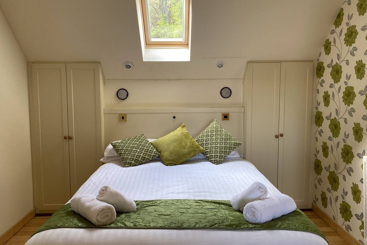 Individually decorated, individually furnished, free WiFi, bed sheets