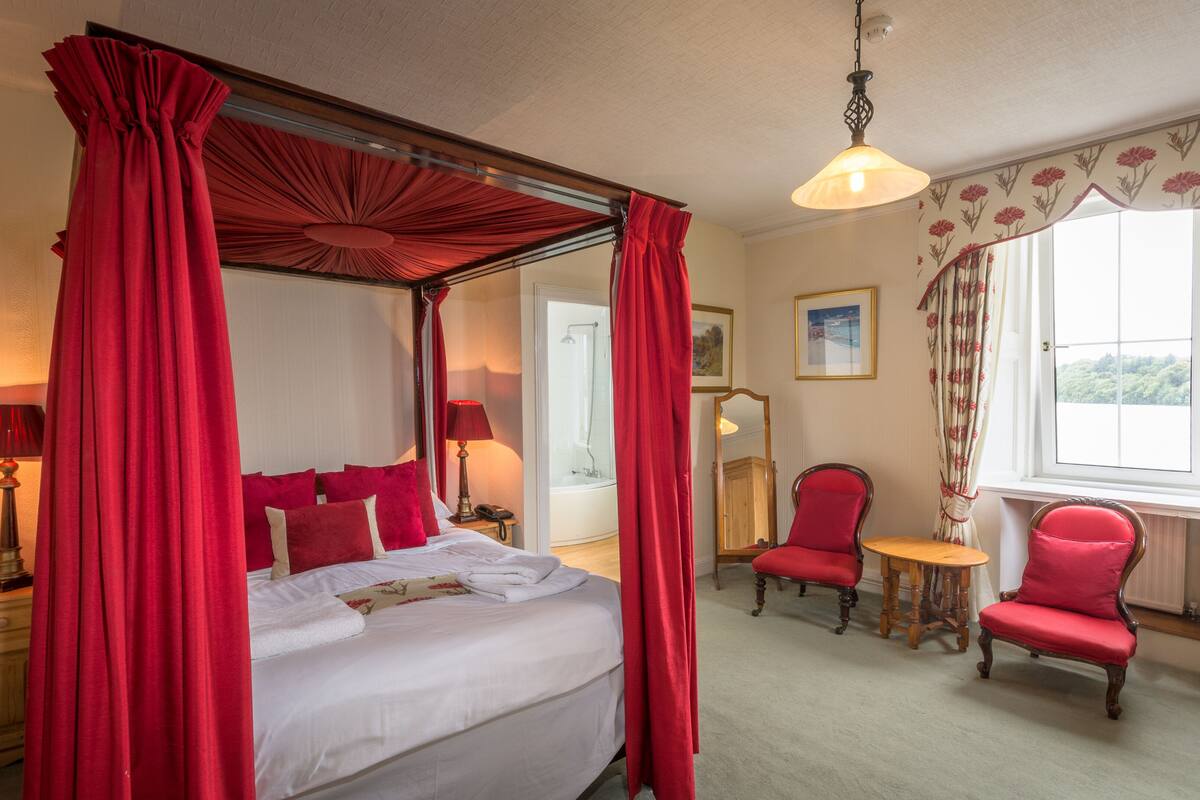 Individually decorated, individually furnished, free WiFi, bed sheets