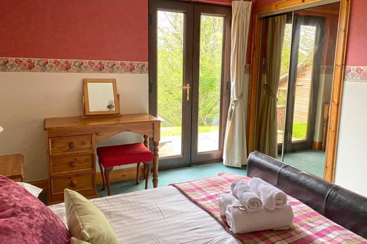 Individually decorated, individually furnished, free WiFi, bed sheets