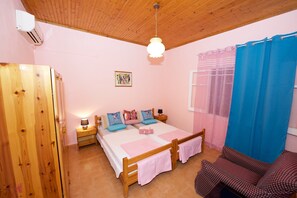 2 bedrooms, iron/ironing board, free WiFi, bed sheets