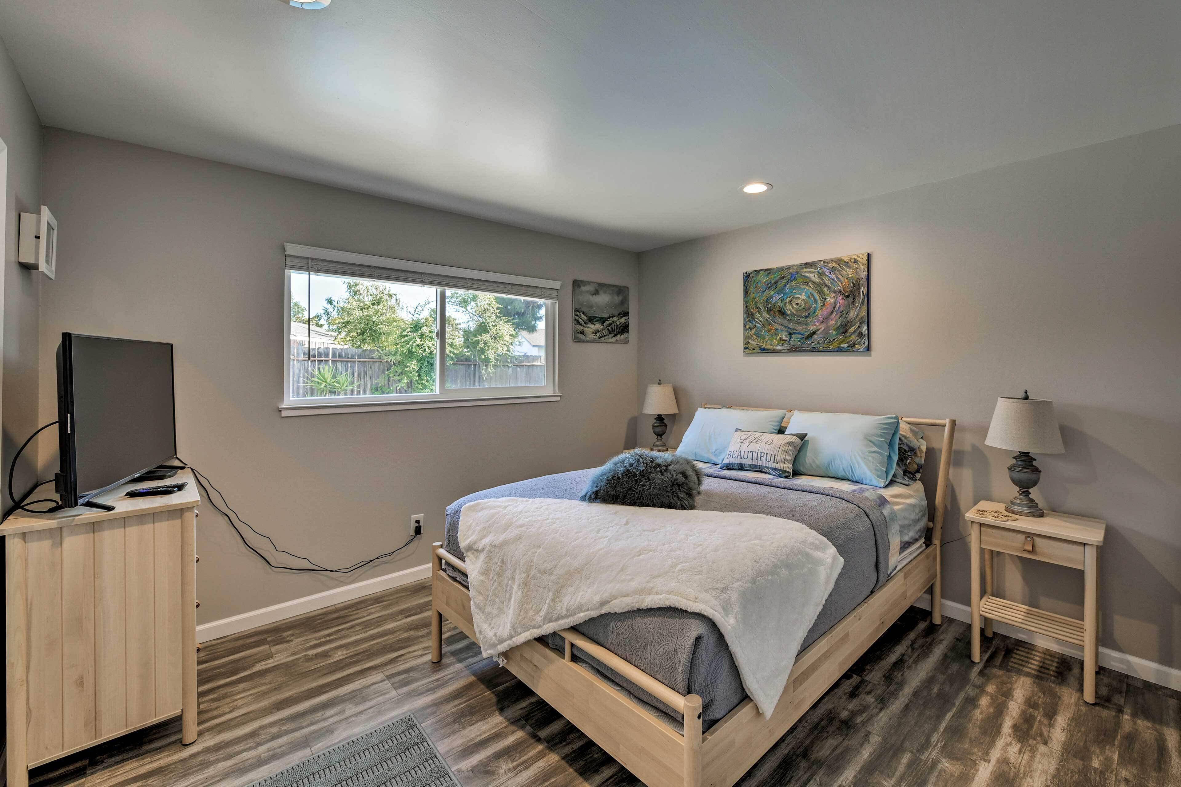 4 bedrooms, desk, iron/ironing board, internet