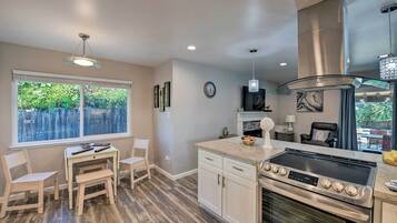 Fridge, microwave, stovetop, dishwasher