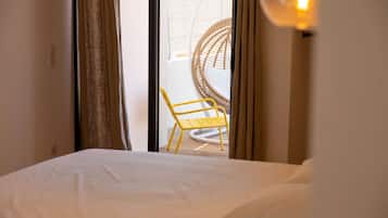 4 bedrooms, WiFi, bed sheets